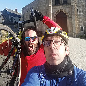 © Nicolas Lormeau pratiquant le cyclisme avec Thomas Guerry, un ami.